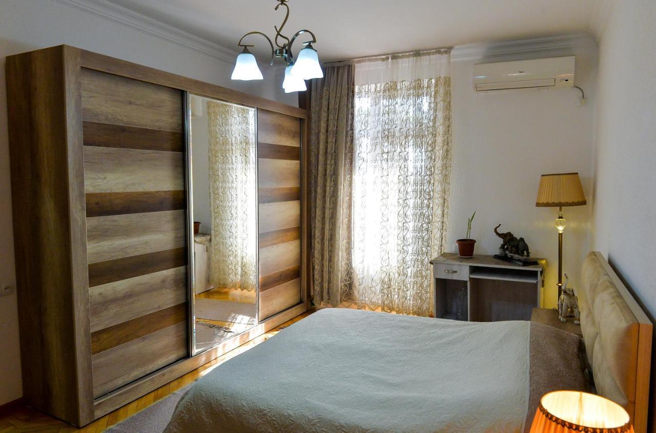 Apartment On Rustaveli Avenue Kutaissi Exterior foto