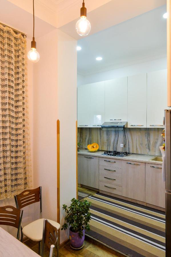 Apartment On Rustaveli Avenue Kutaissi Exterior foto