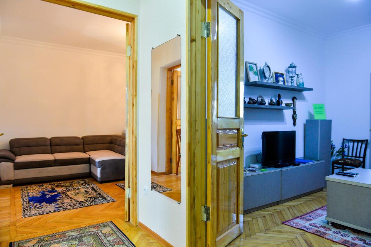 Apartment On Rustaveli Avenue Kutaissi Exterior foto