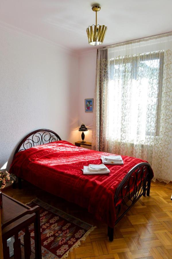 Apartment On Rustaveli Avenue Kutaissi Exterior foto