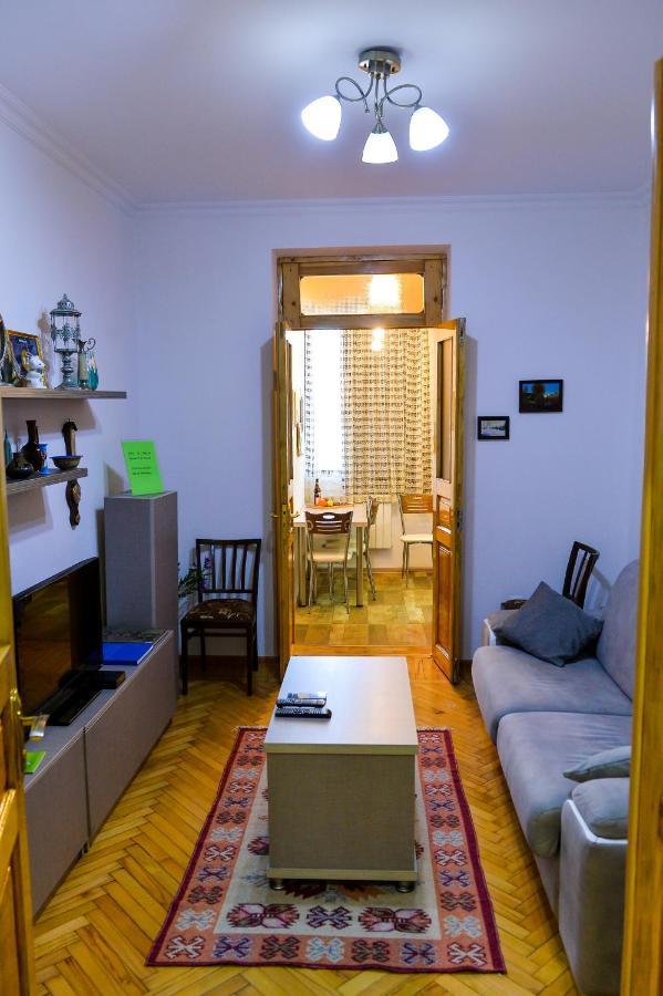 Apartment On Rustaveli Avenue Kutaissi Exterior foto