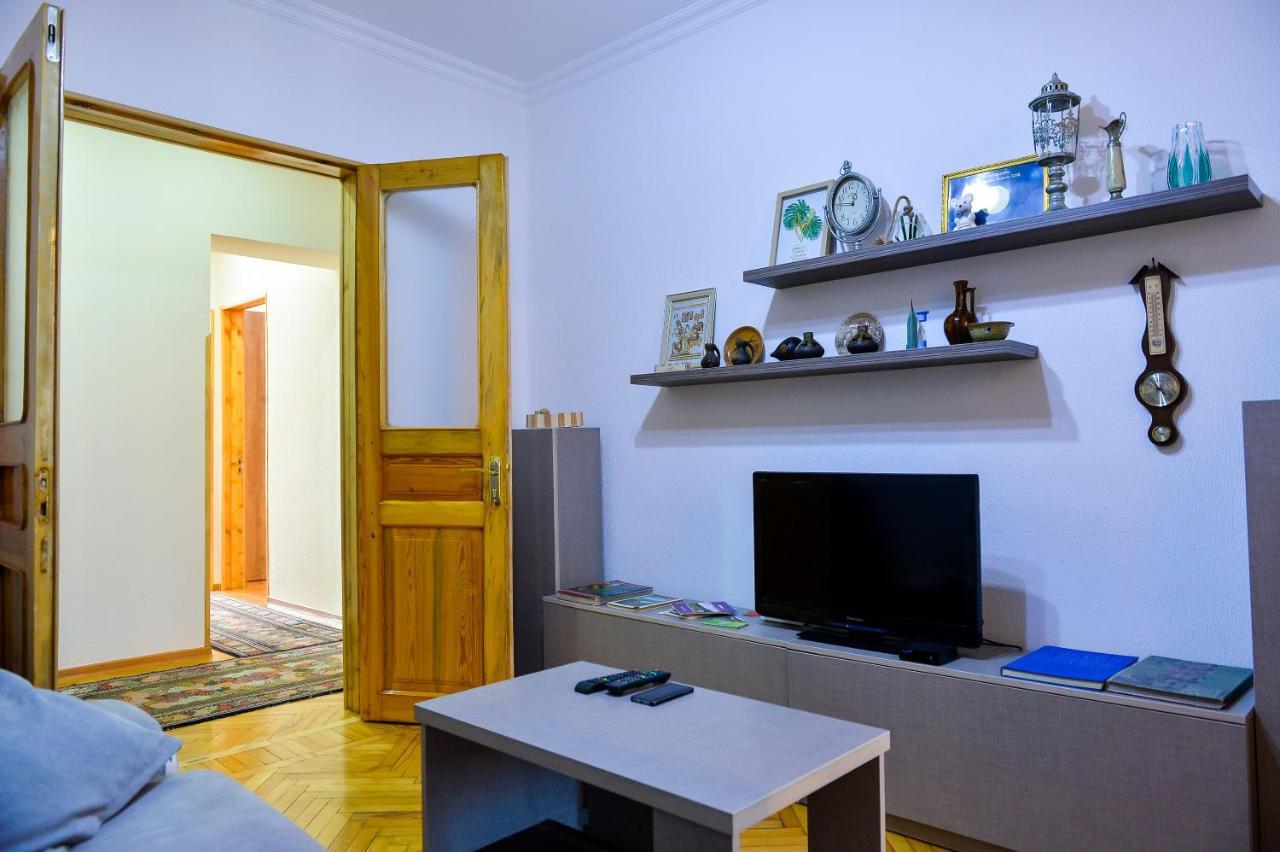 Apartment On Rustaveli Avenue Kutaissi Exterior foto