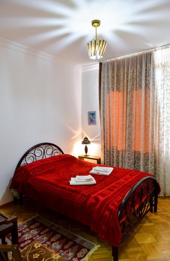 Apartment On Rustaveli Avenue Kutaissi Exterior foto